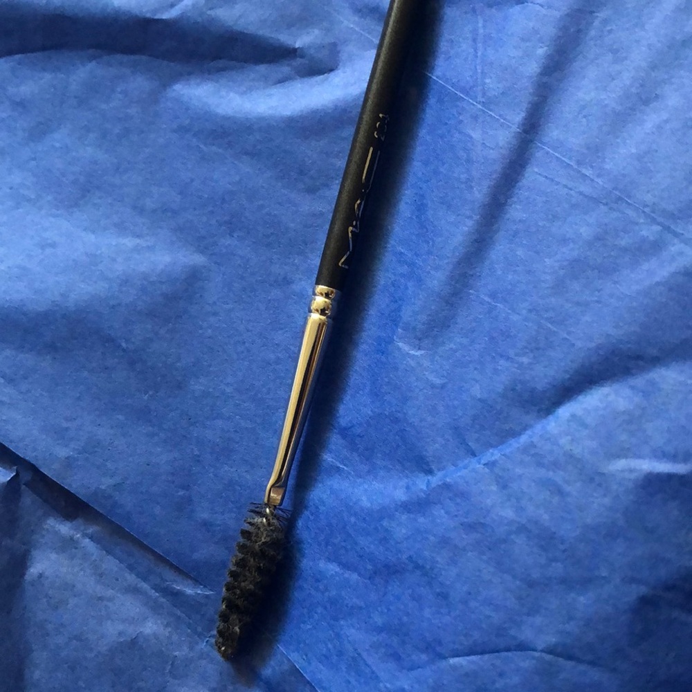 204 LASH BRUSH